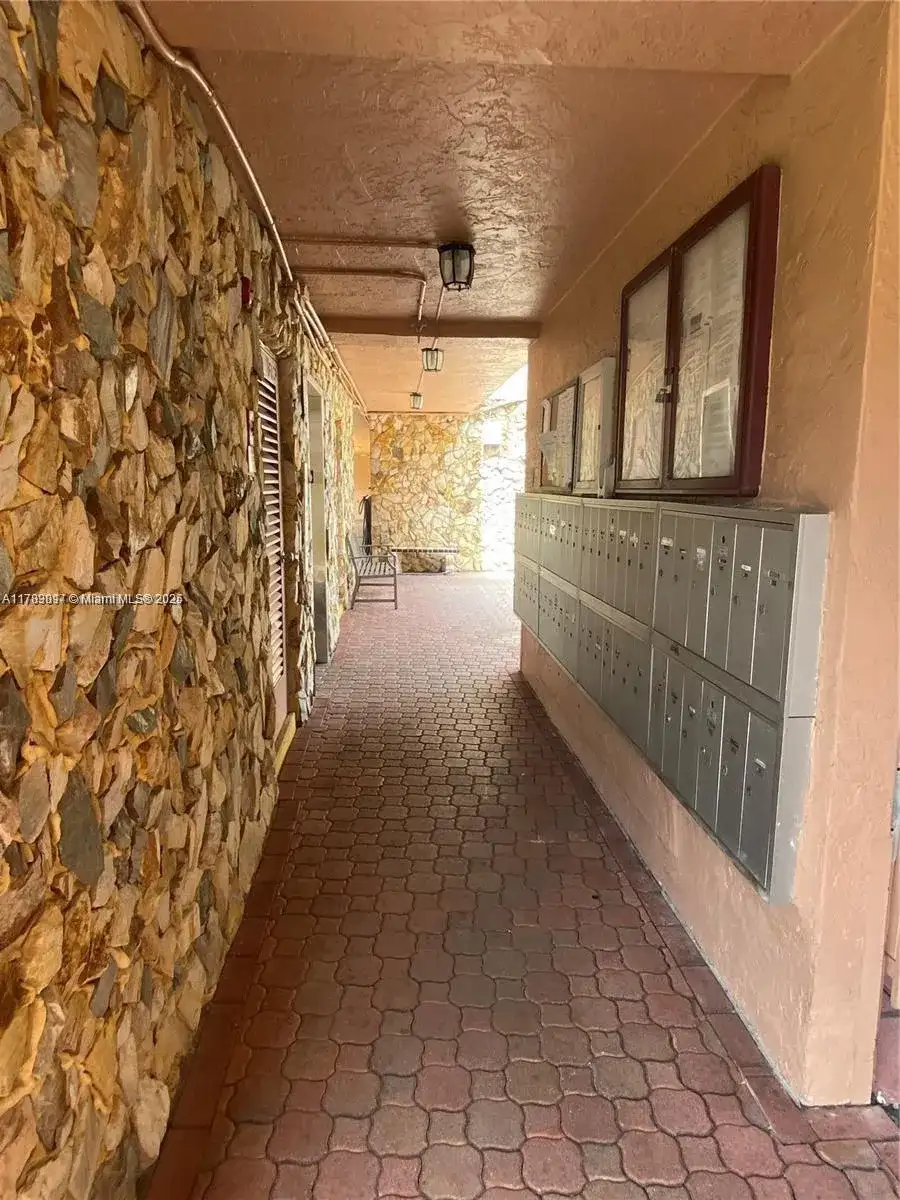 2841 Somerset Dr # 117, Lauderdale Lakes FL 33311 photo 5