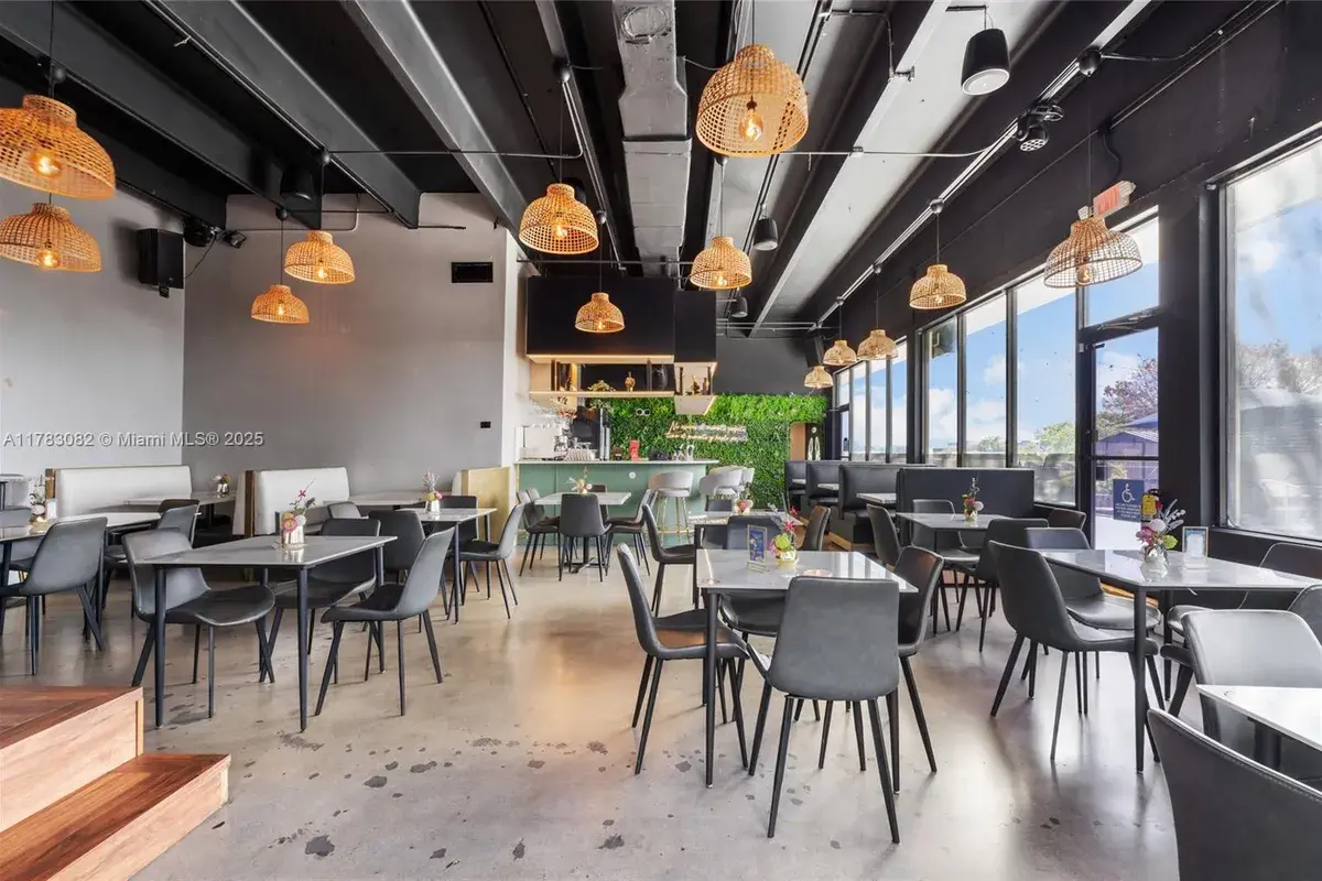 10648 FOUNTAINBLEAU BLVD, Miami FL 33172