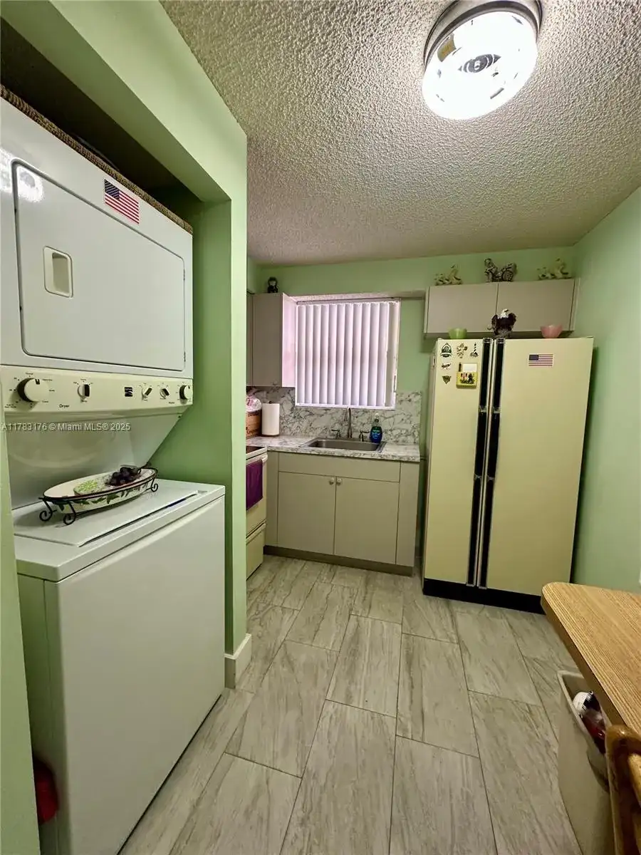 199 SW 12th Ave # 415B, Miami FL 33130 photo 3