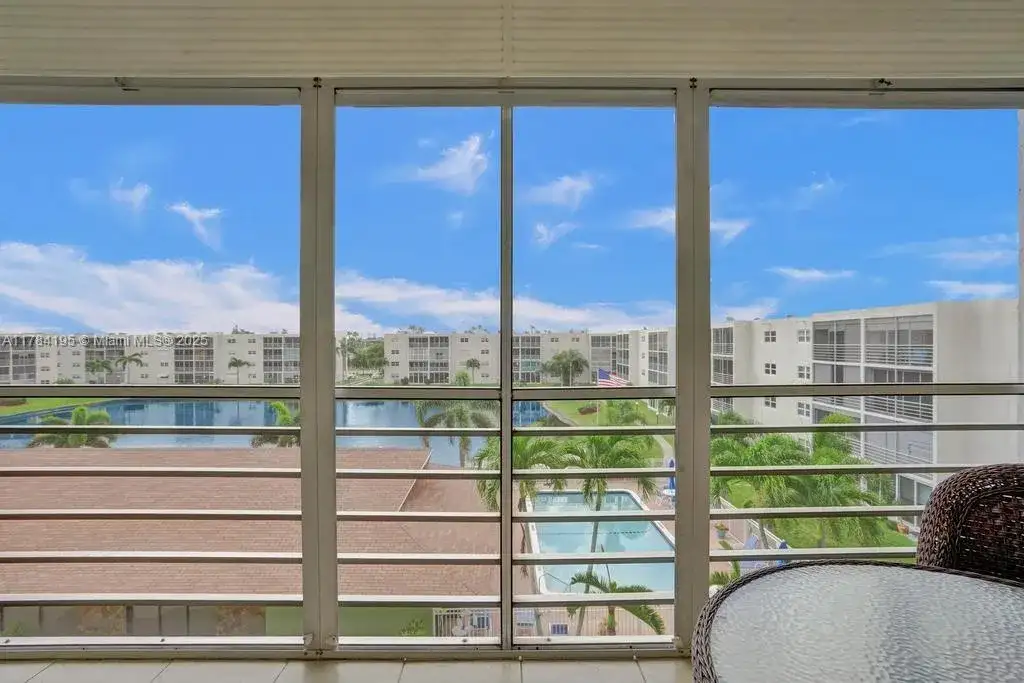 314 SE 10th St # 403, Dania Beach FL 33004 photo 2