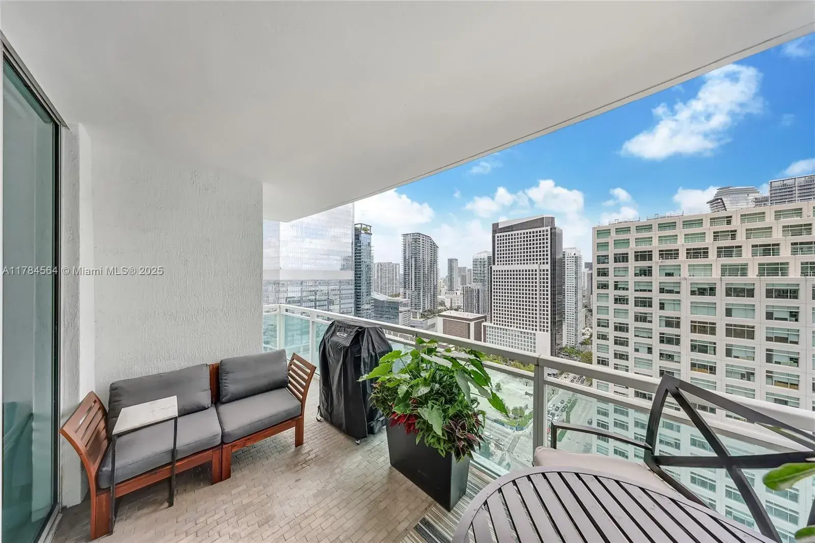 951 Brickell Ave # 3201, Miami FL 33131 photo 3