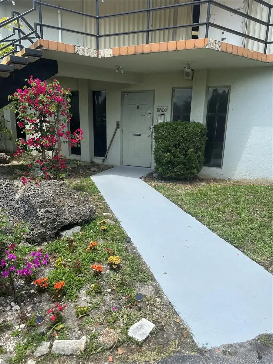 18500 NE 5th Ave, Miami FL 33179 photo 2