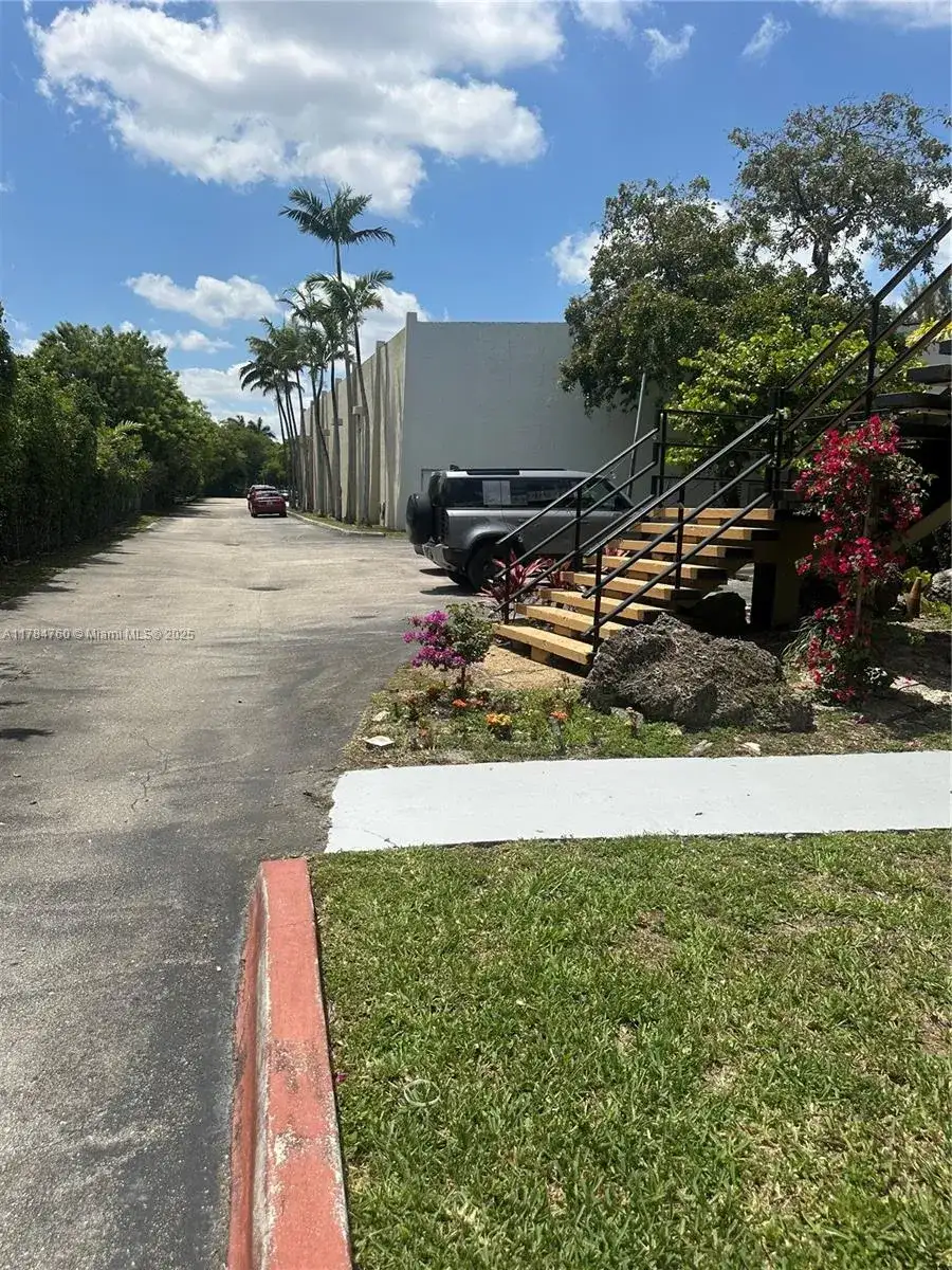 18500 NE 5th Ave, Miami FL 33179 photo 3