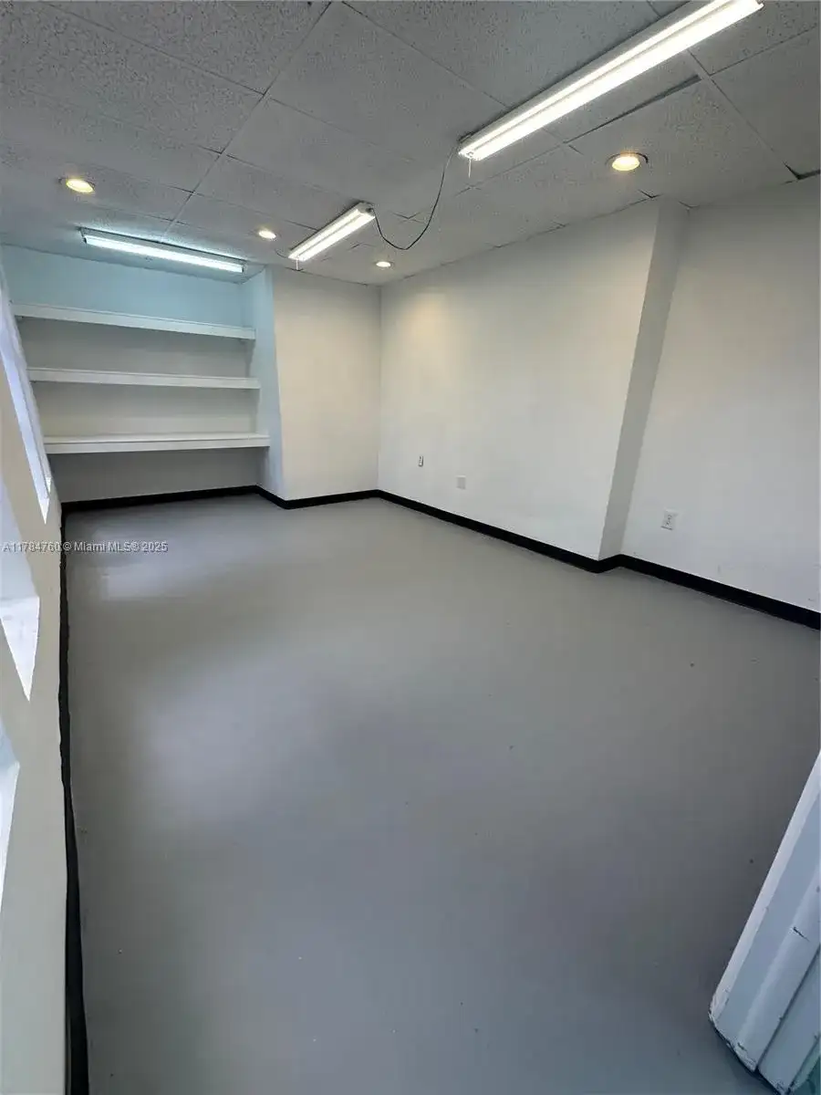18500 NE 5th Ave, Miami FL 33179 photo 4