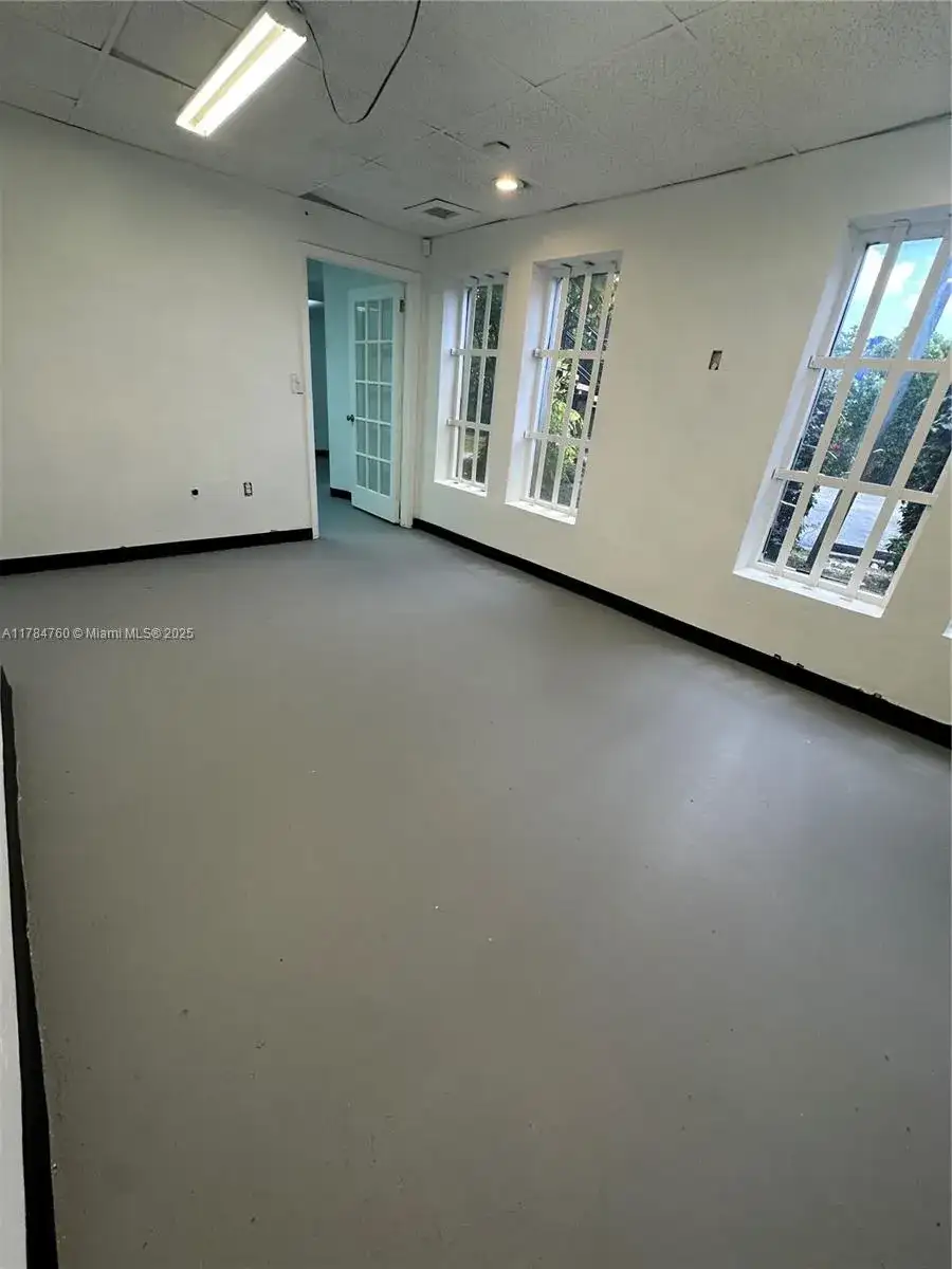 18500 NE 5th Ave, Miami FL 33179 photo 5