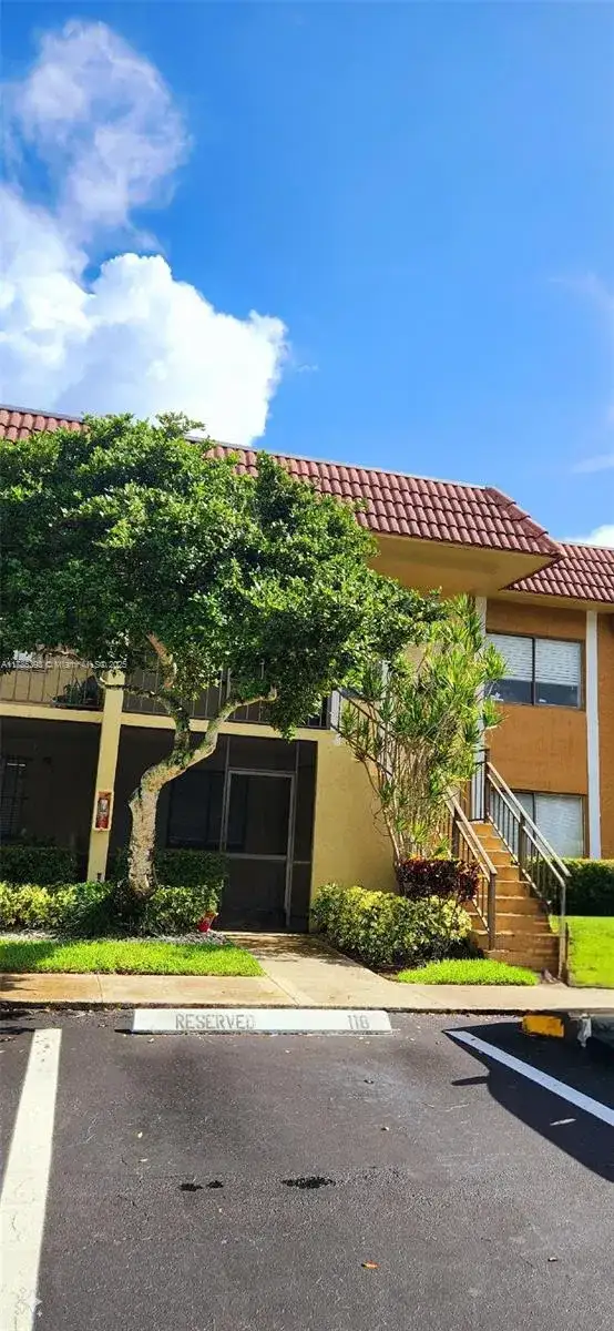 307 Lakeview Dr # 102, Weston FL 33326 photo 2