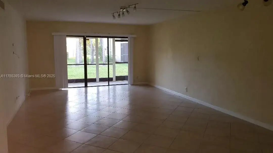 307 Lakeview Dr # 102, Weston FL 33326 photo 3