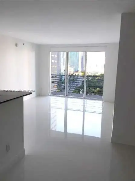 325 S Biscayne Blvd, Miami FL 33131 photo 2