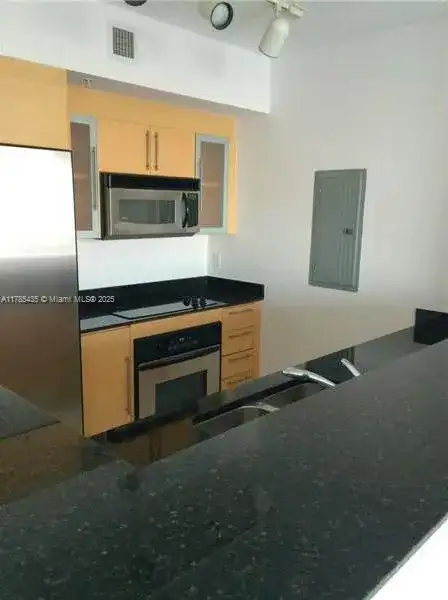 325 S Biscayne Blvd, Miami FL 33131 photo 3