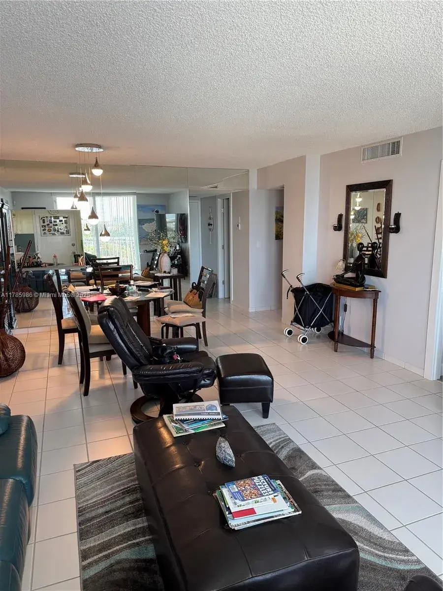 427 Golden Isles Dr # 11J, Hallandale Beach FL 33009