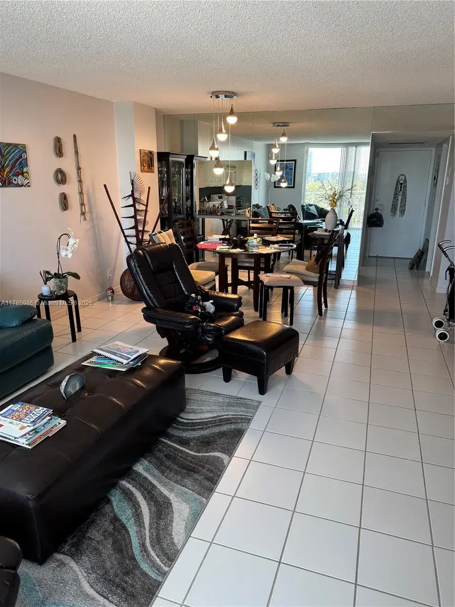 427 Golden Isles Dr # 11J, Hallandale Beach FL 33009
