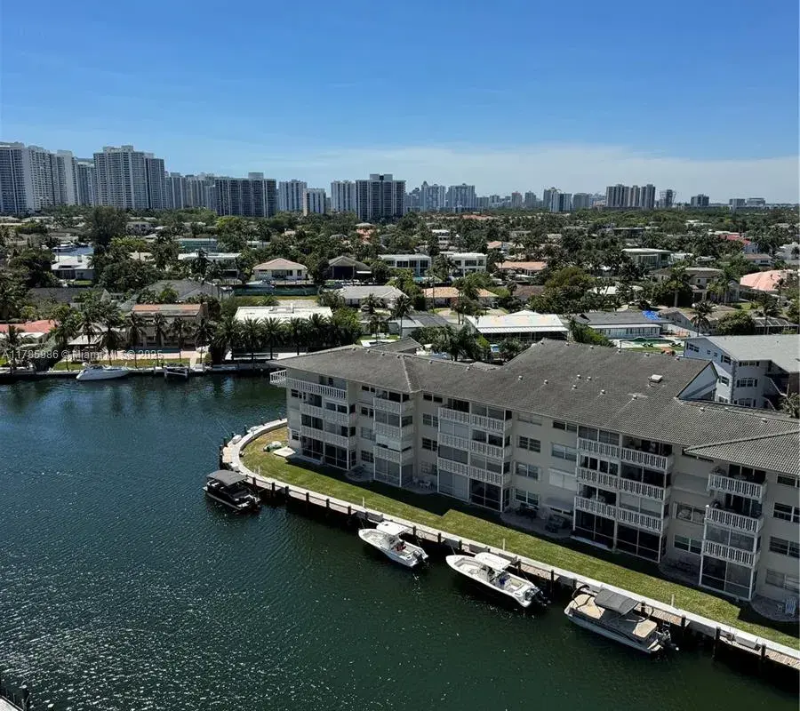 427 Golden Isles Dr # 11J, Hallandale Beach FL 33009
