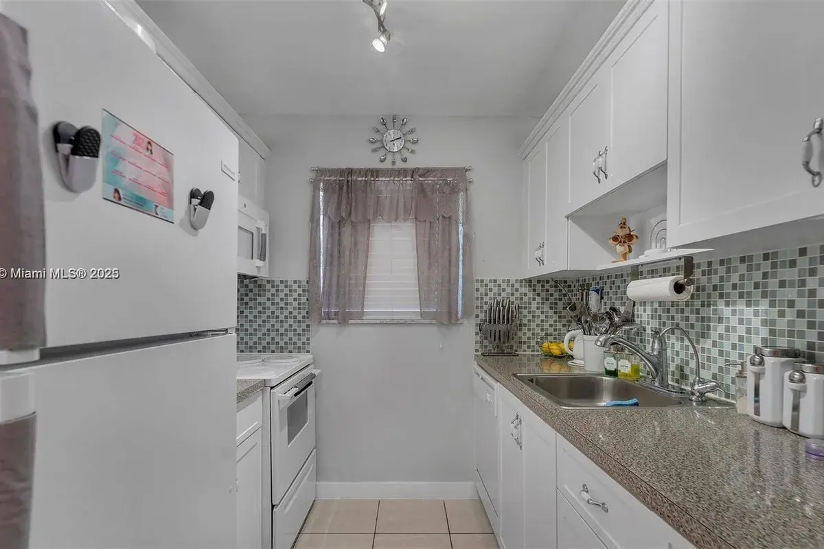 3265 Griffin Rd # 106, Dania Beach FL 33312