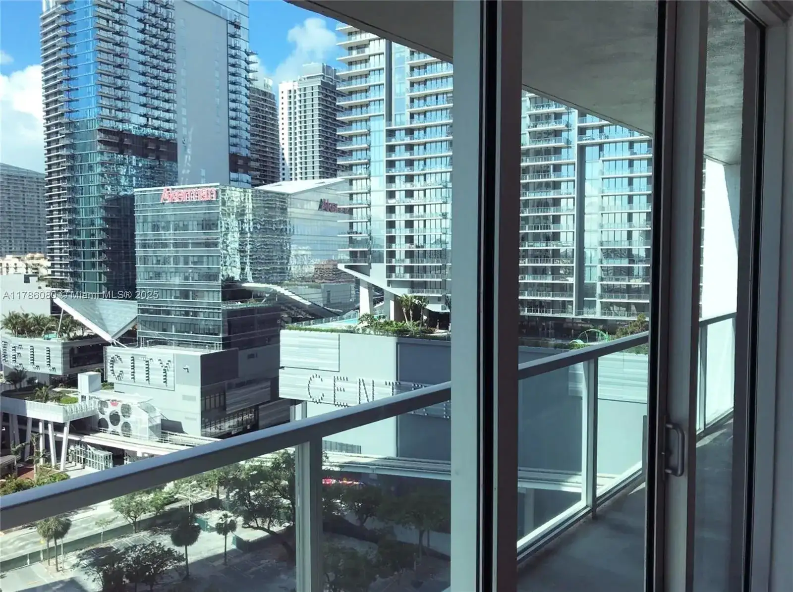 55 SE 6th St # 1610, Miami FL 33131 photo 2