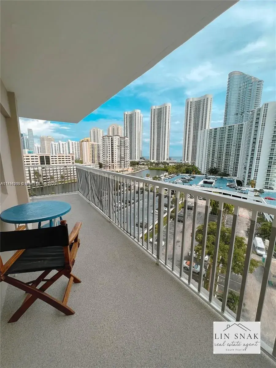 300 Bayview Dr # 915, Sunny Isles Beach FL 33160