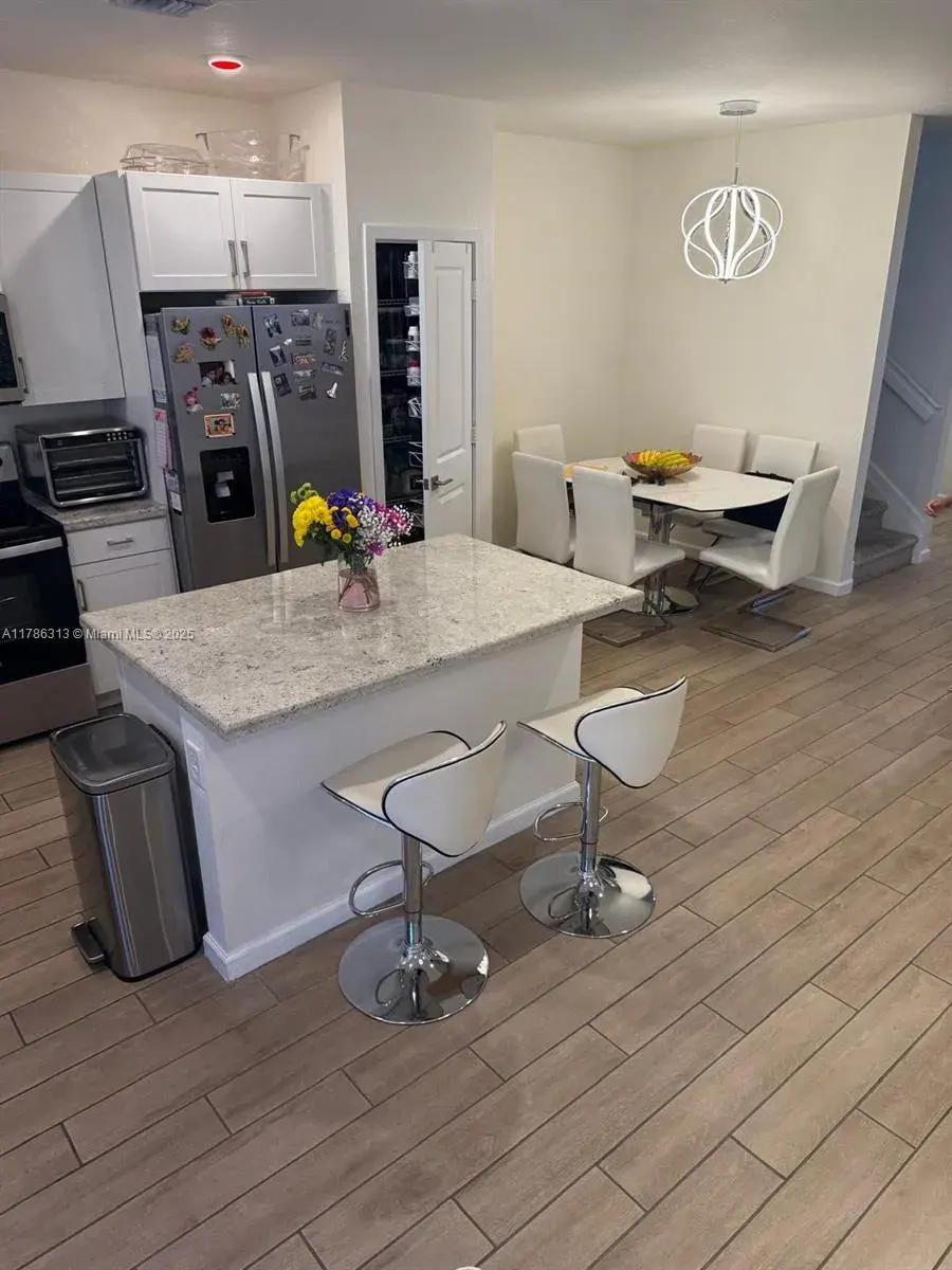 2469 SE 10th St, Homestead FL 33035