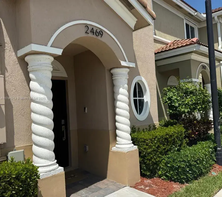 2469 SE 10th St, Homestead FL 33035