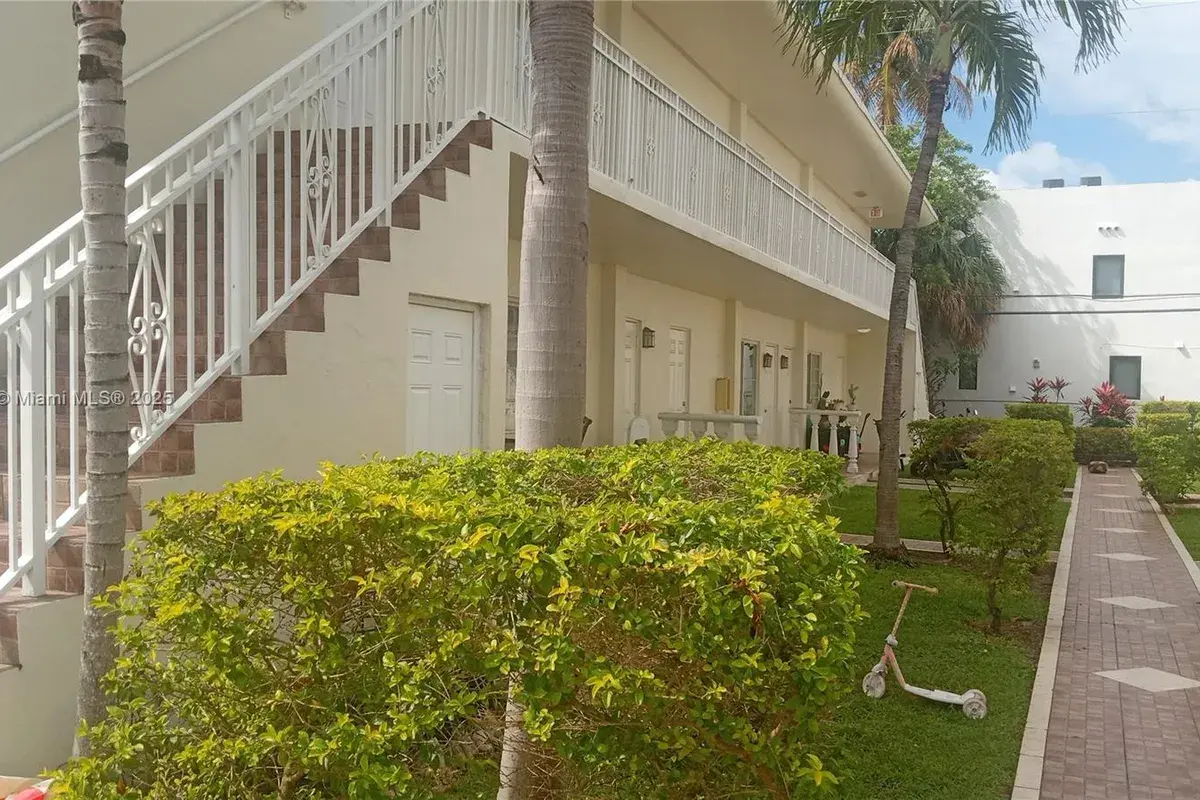 1950 Biarritz DR # 1, Miami Beach FL 33141
