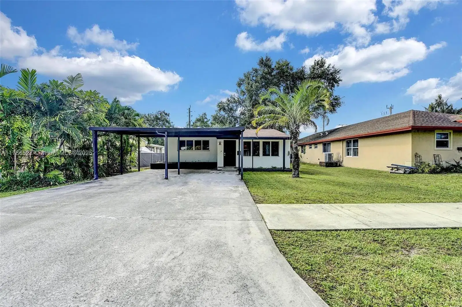 2238 Thomas St, Hollywood FL 33020 photo 2