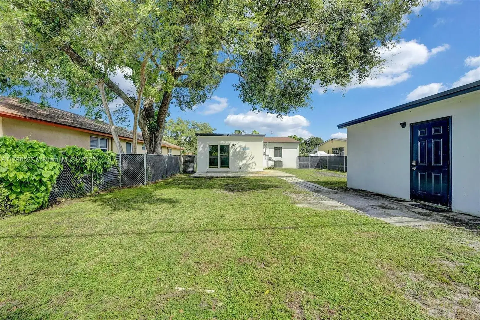 2238 Thomas St, Hollywood FL 33020 photo 3
