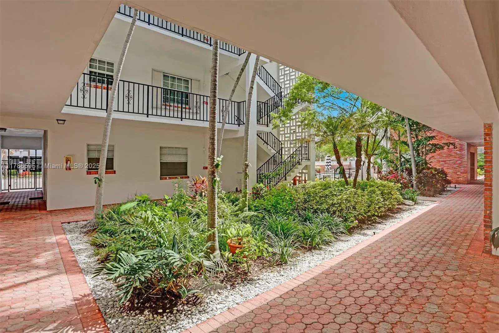 2500 NE 9th St # 111, Fort Lauderdale FL 33304
