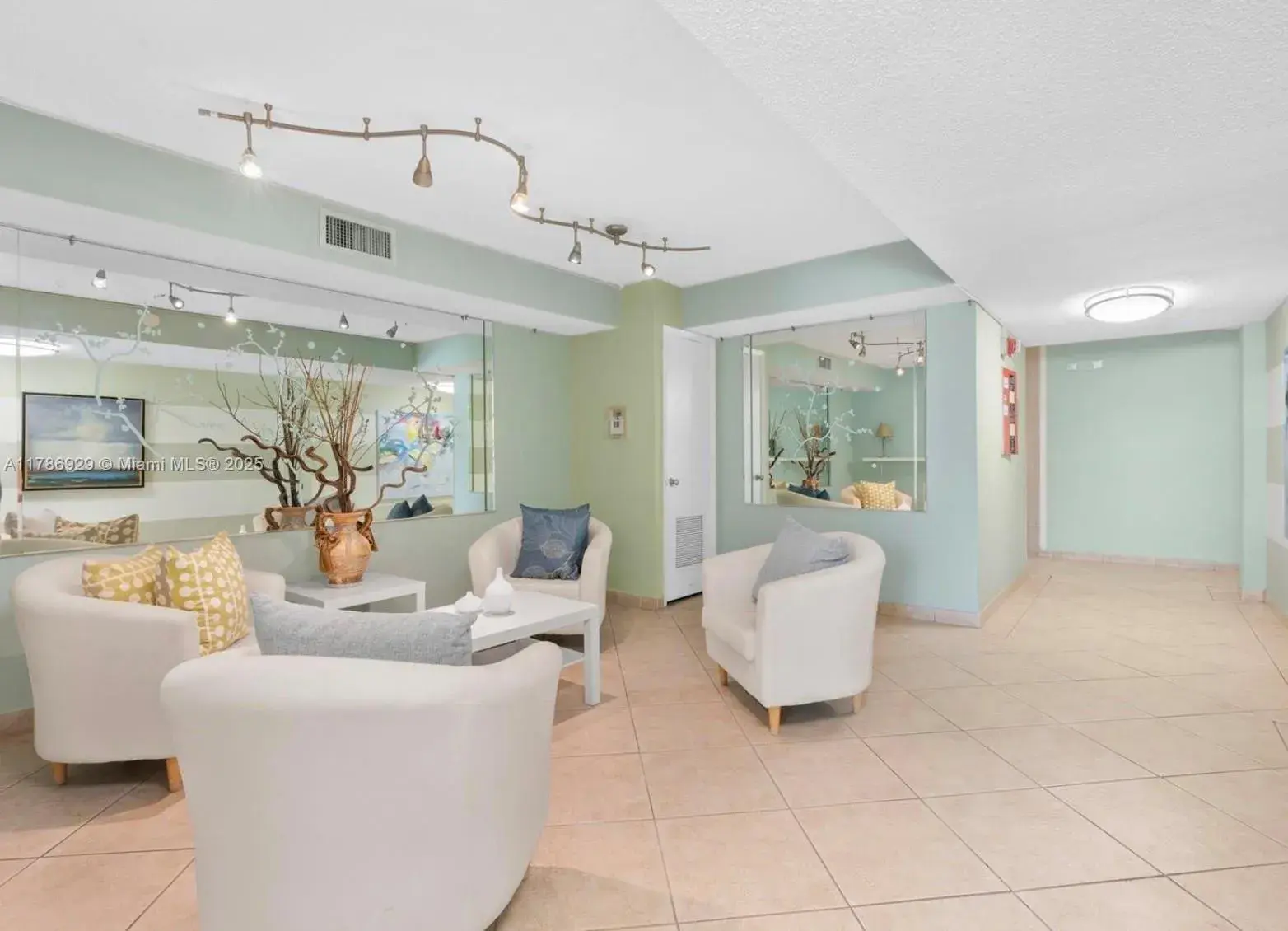 130 S Shore Dr # 2F, Miami Beach FL 33141