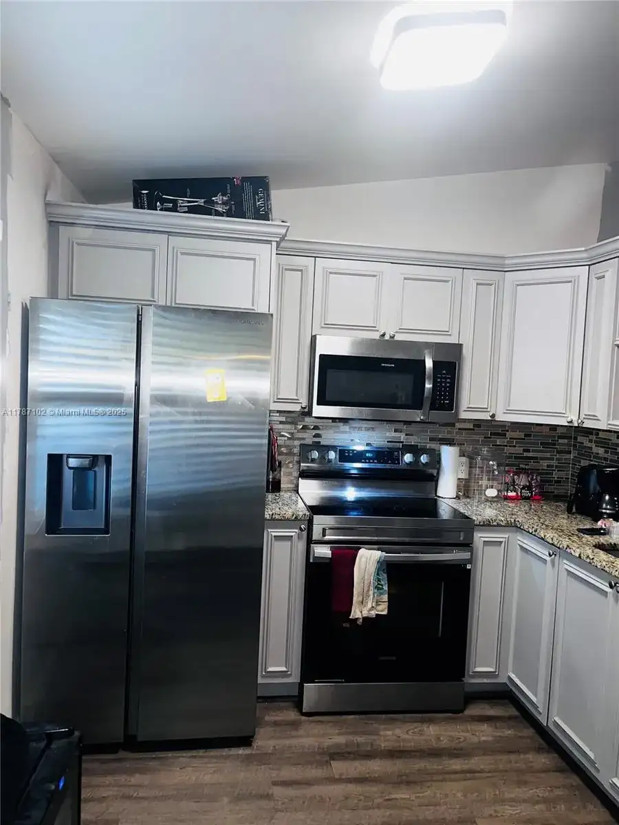 4335 NW 4th Ave, Deerfield Beach FL 33064 photo 2