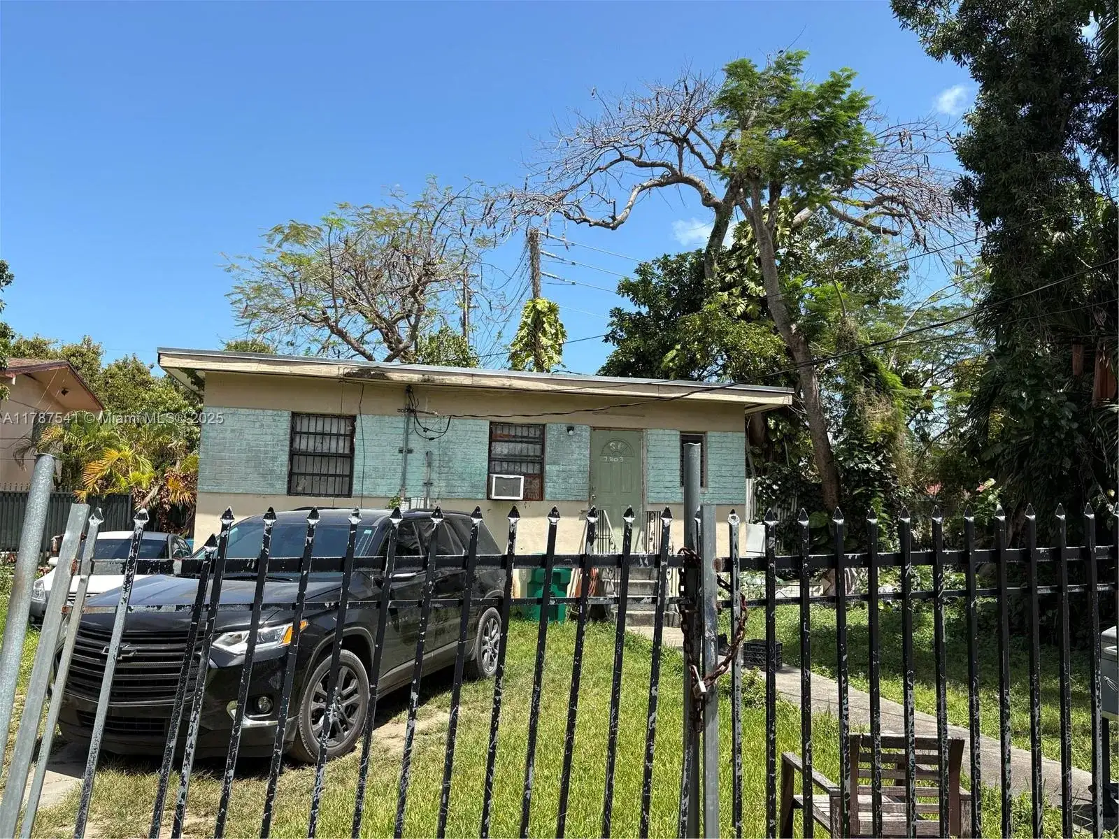 7803 NW Miami Pl, Miami FL 33150 photo 2