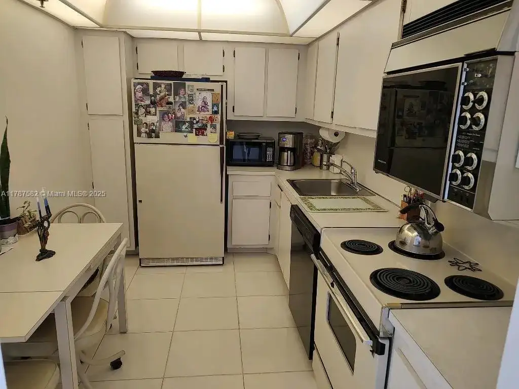 20515 E Country Club Dr # 646, Aventura FL 33180 photo 3
