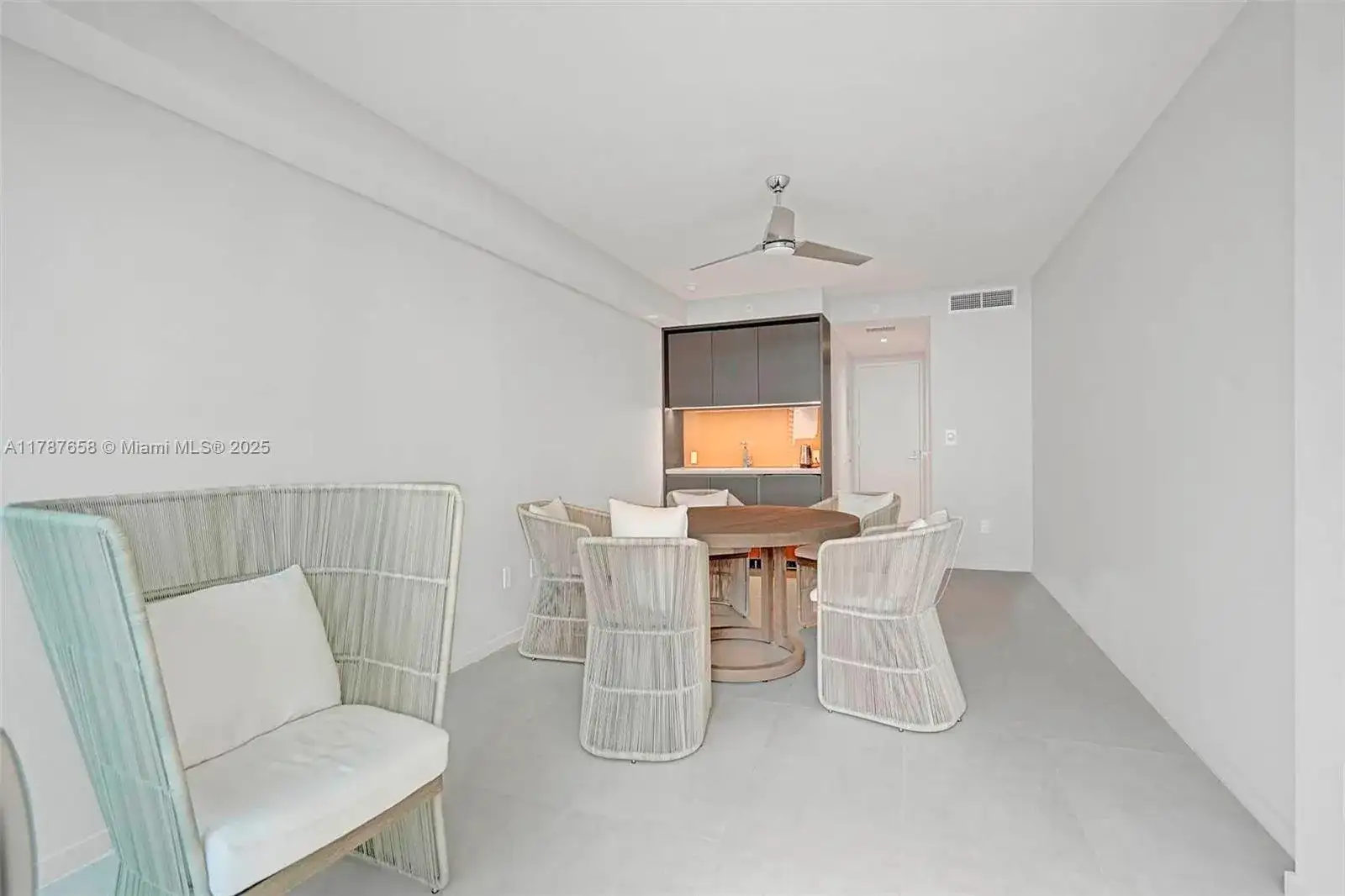 18975 Collins Ave # 8, Sunny Isles Beach FL 33160 photo 2