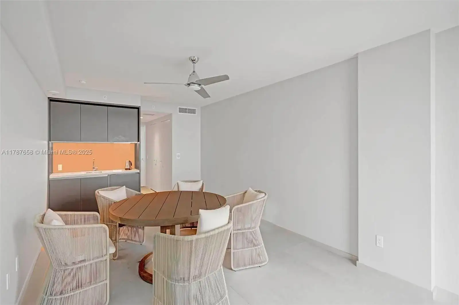 18975 Collins Ave # 8, Sunny Isles Beach FL 33160 photo 3