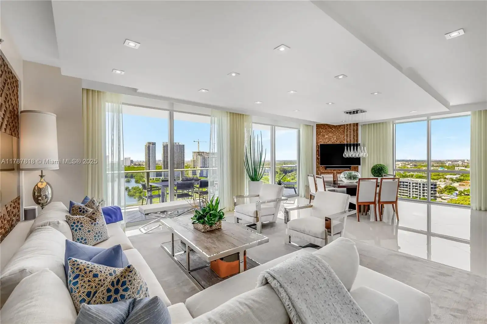 17111 Biscayne Blvd # 1902, North Miami Beach FL 33160 photo 2