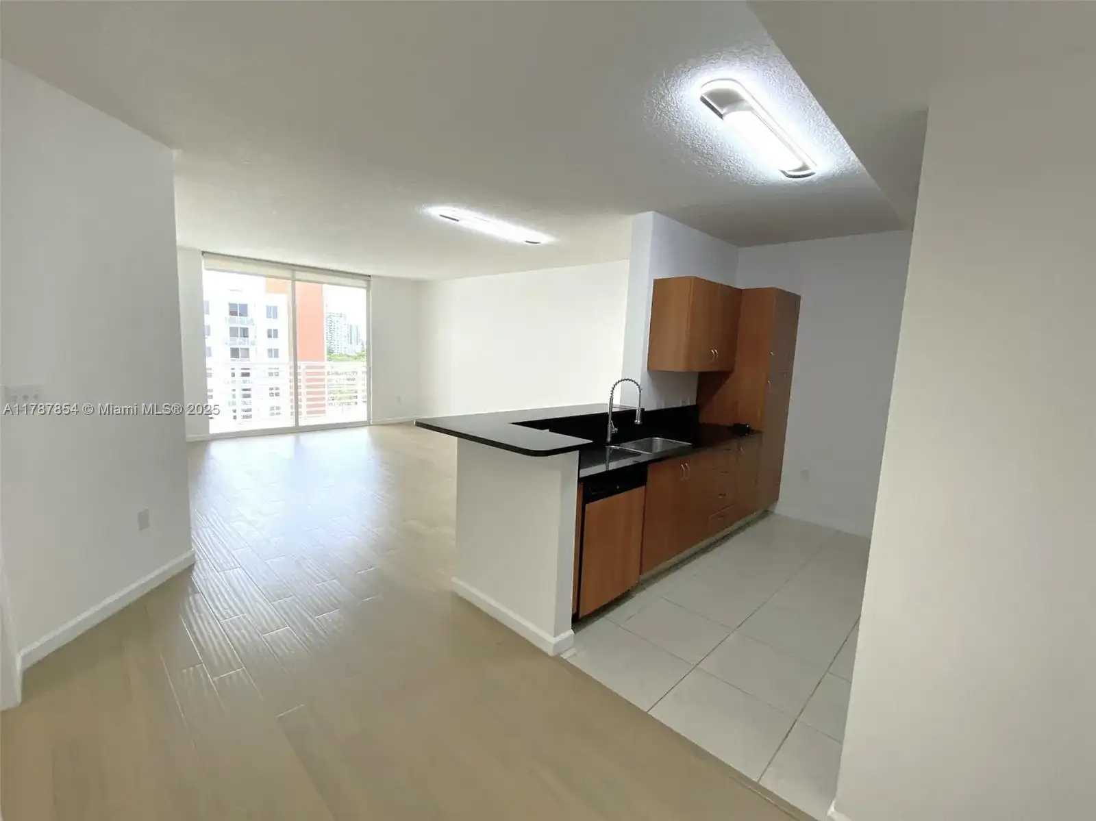 18800 NE 29th Ave # 1028, Aventura FL 33180 photo 3