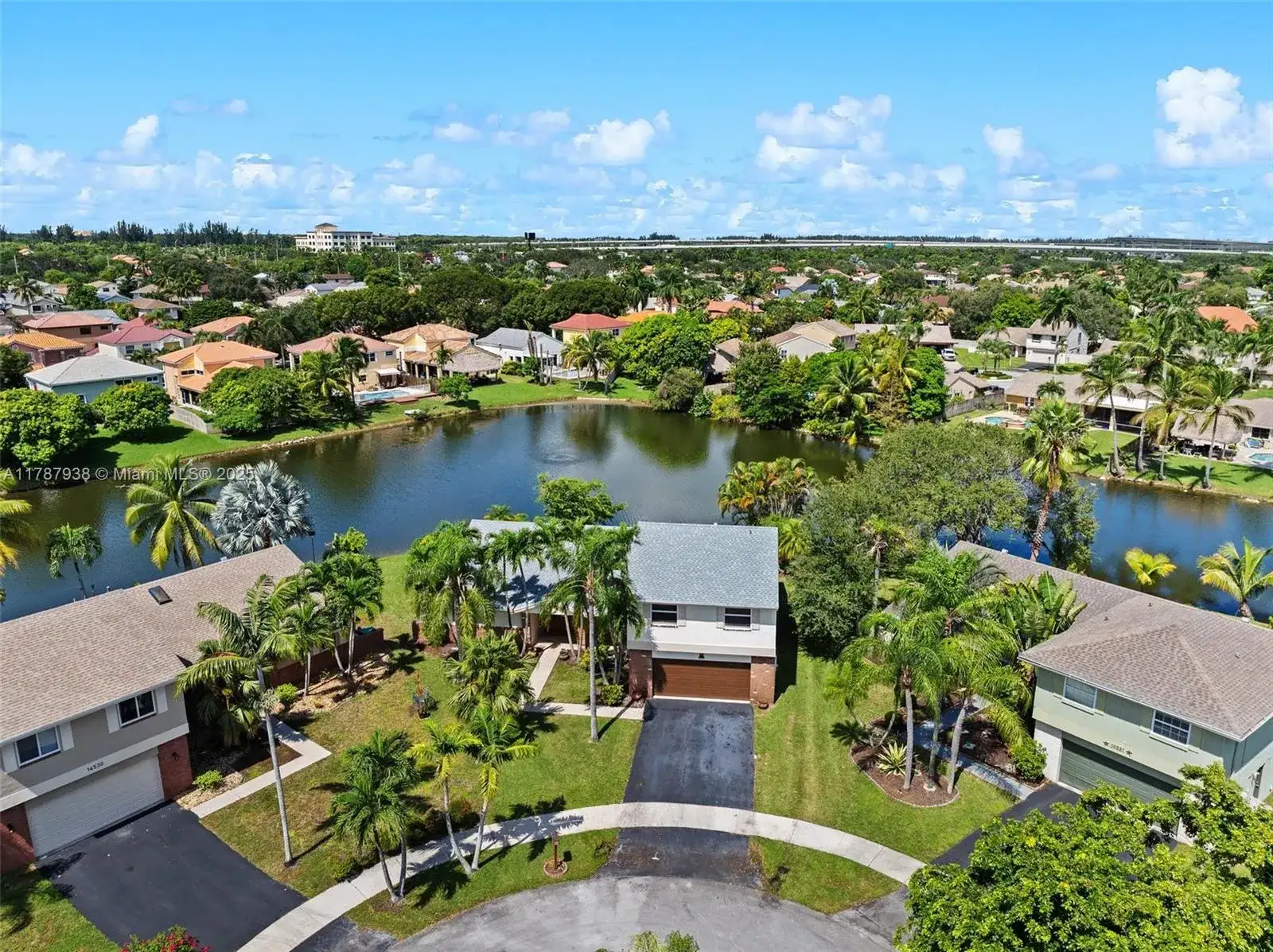 14531 Hampton Pl, Davie FL 33325 photo 2