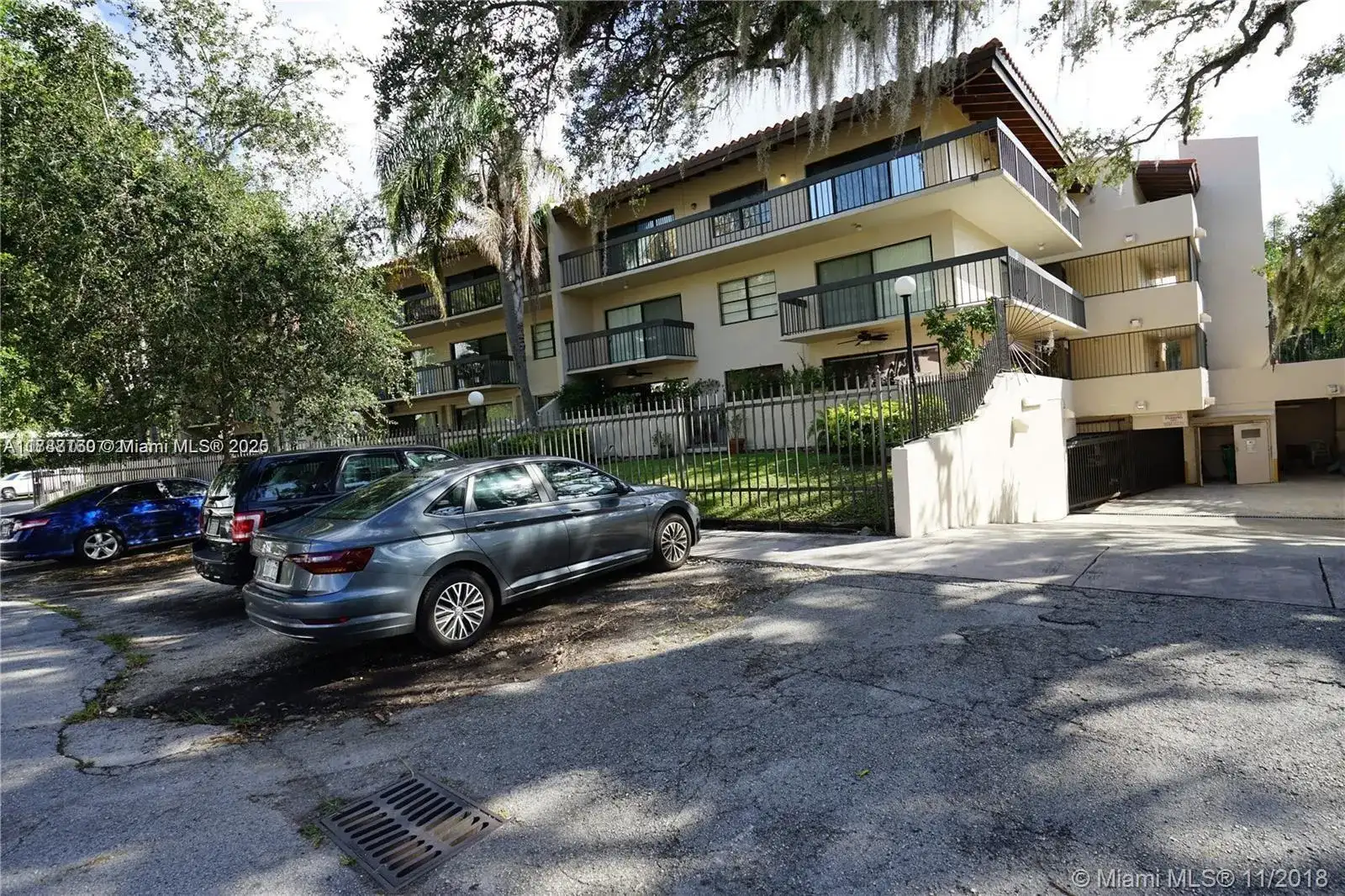 5201 Orduna Dr # 12, Coral Gables FL 33146 photo 2