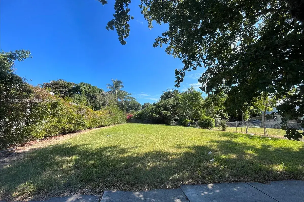 3049 NW 5th Ave, Miami FL 33127