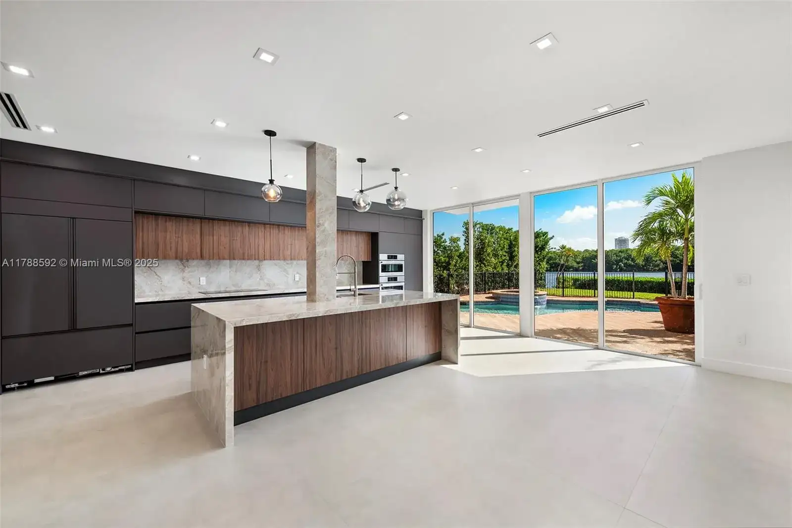21007 NE 32nd Ave, Aventura FL 33180 photo 2