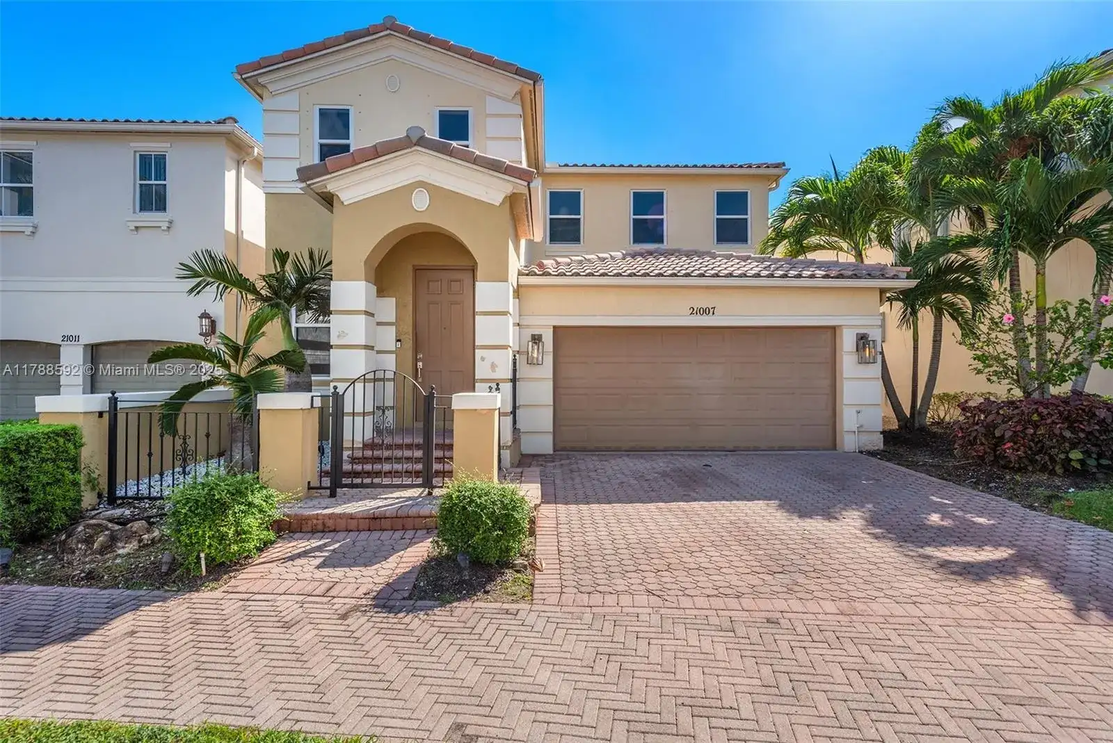 21007 NE 32nd Ave, Aventura FL 33180 photo 3