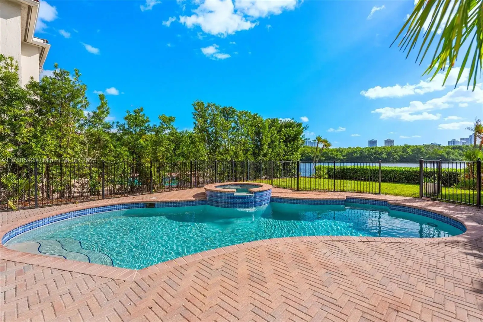 21007 NE 32nd Ave, Aventura FL 33180 photo 4