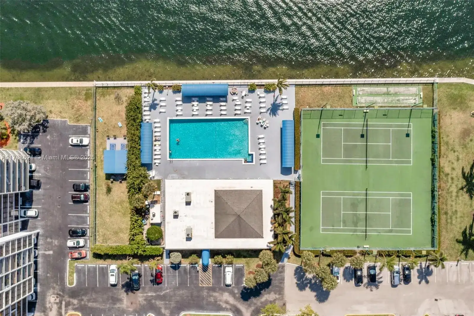 600 Parkview Dr, Hallandale Beach FL 33009 photo 5