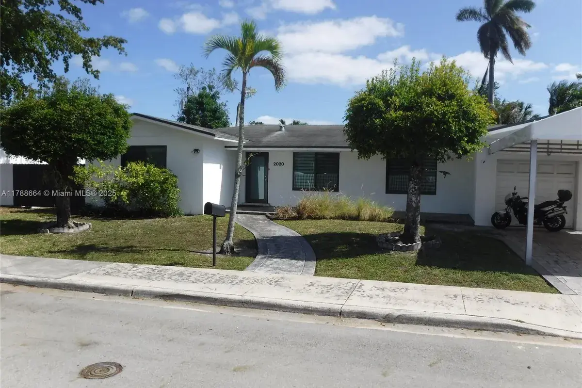 2020 NE 203rd St, Miami FL 33179