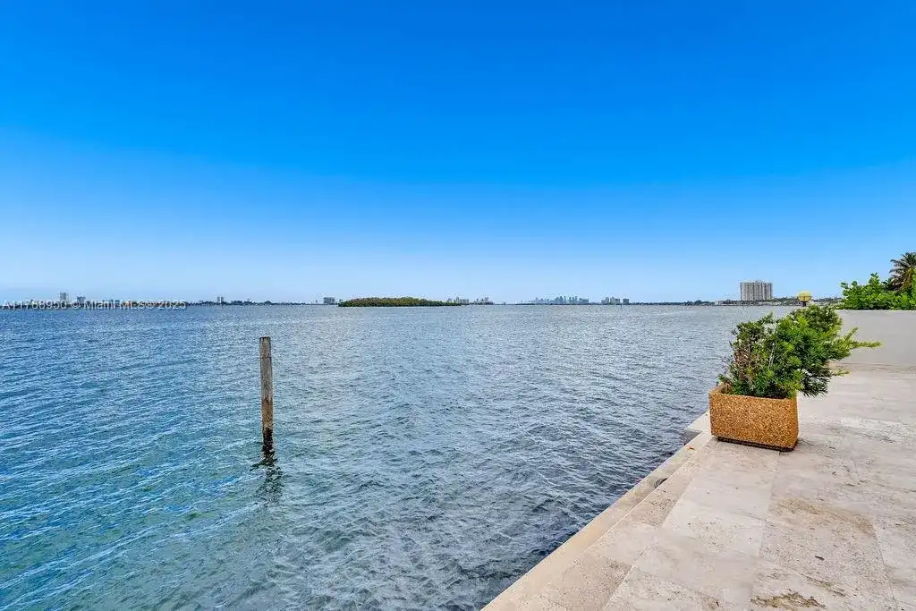 1990 NE 119TH RD, North Miami FL 33181 photo 4