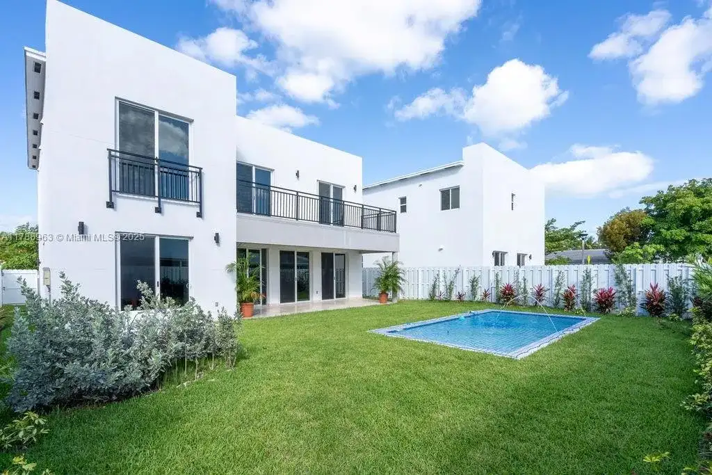 910 SW 24th Rd, Miami FL 33129 photo 4