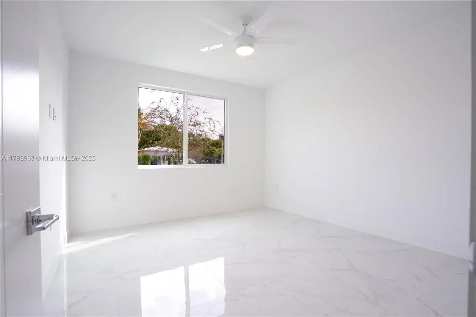 910 SW 24th Rd, Miami FL 33129 photo 5