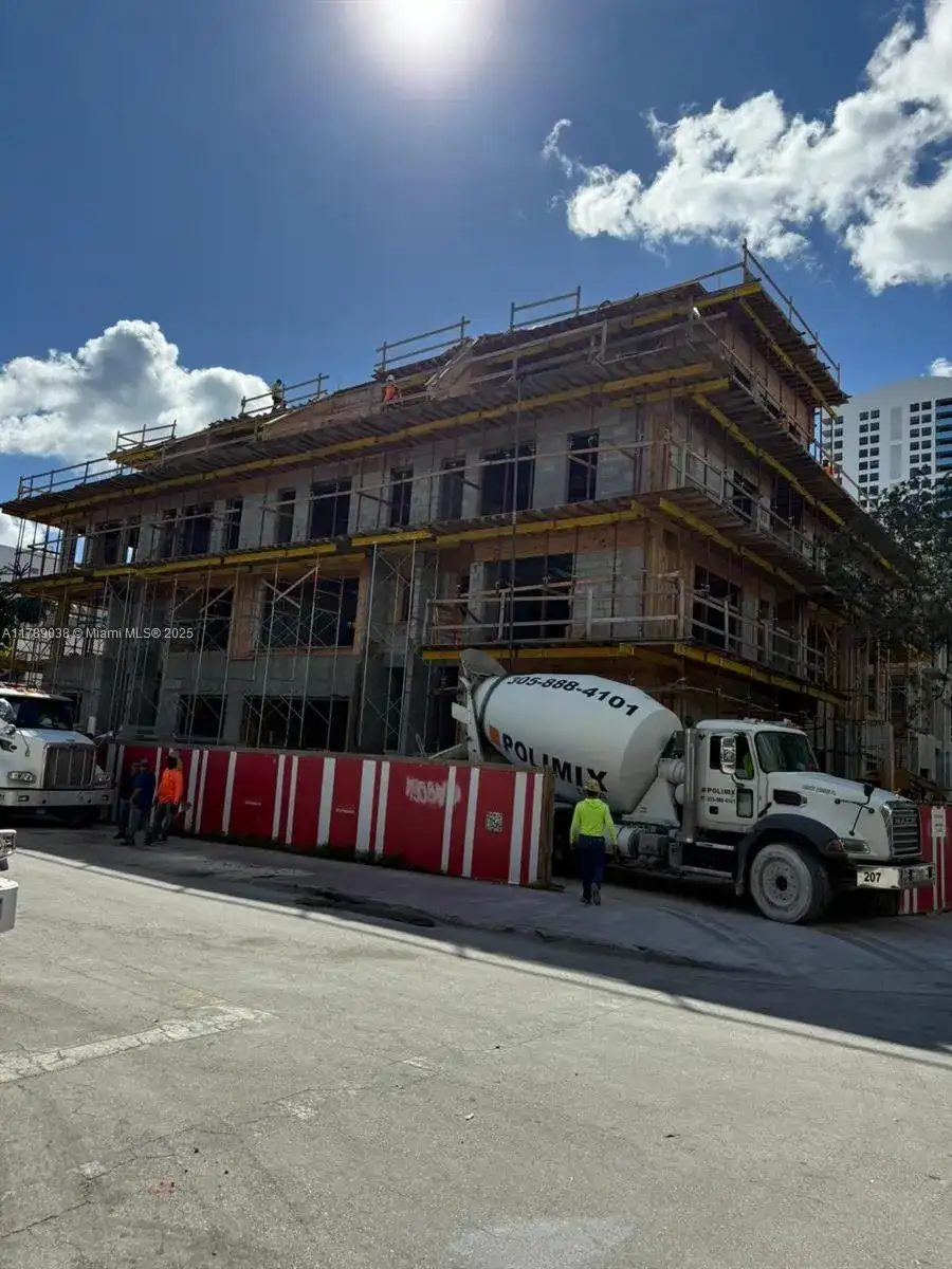 1425 Bay Rd, Miami Beach FL 33139 photo 2