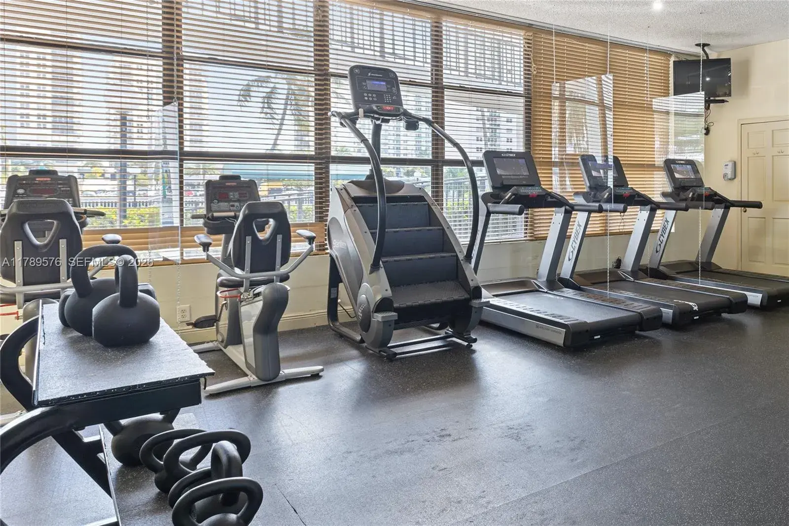 1000 Parkview Dr # 424, Hallandale Beach FL 33009