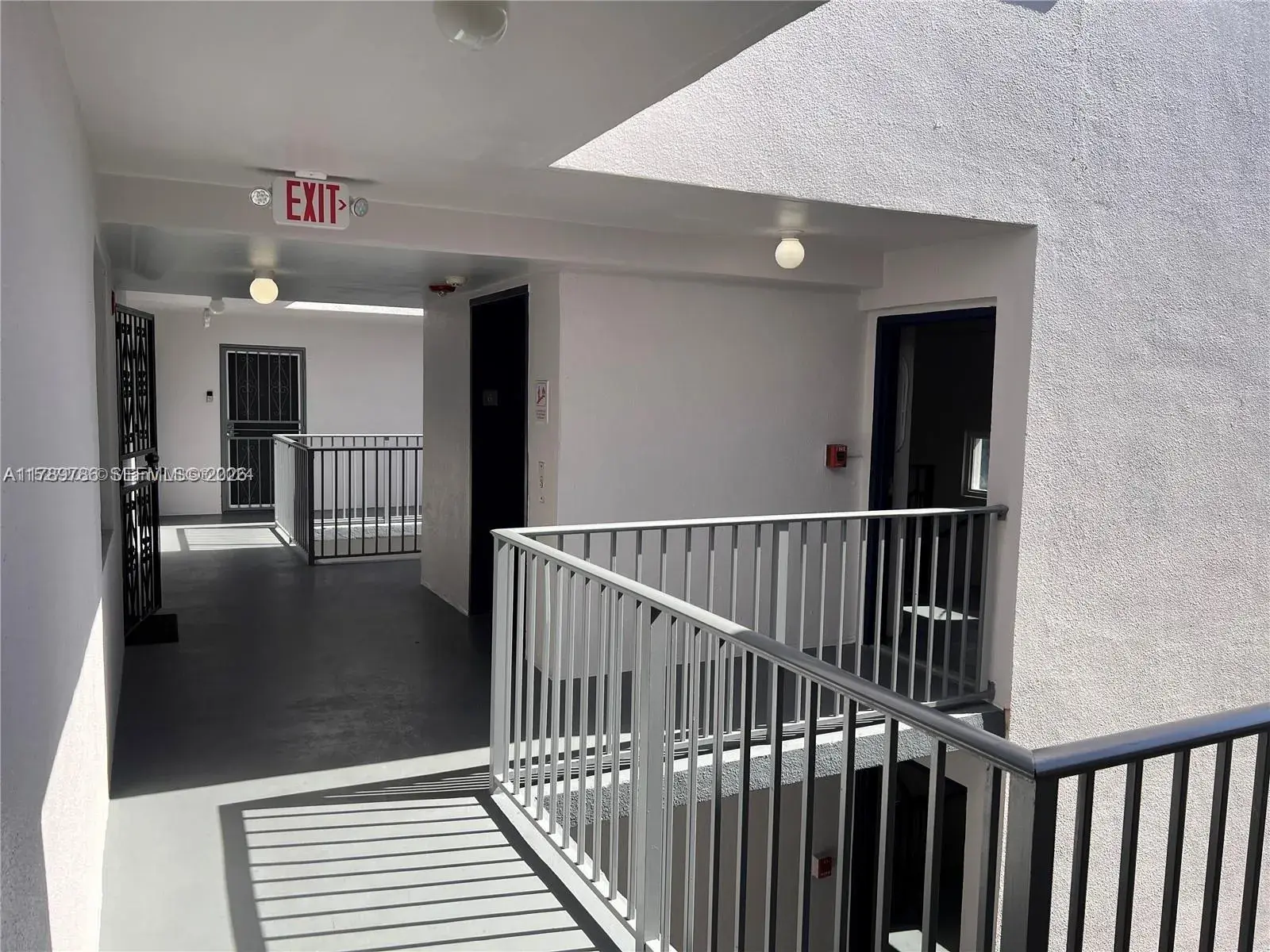 546 SW 1st St # 611, Miami FL 33130