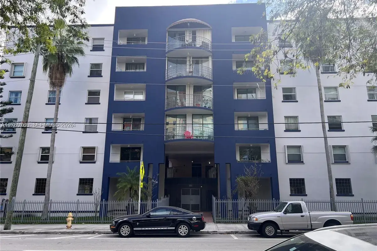 546 SW 1st St # 611, Miami FL 33130