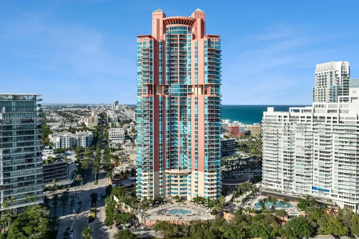 300 S Pointe Dr # 402, Miami Beach FL 33139