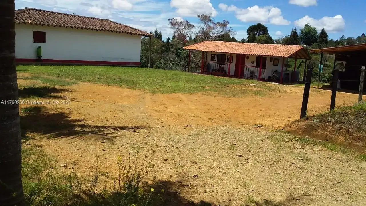Vereda Brizuela, Other Country - Not In USA FL 054050 photo 4
